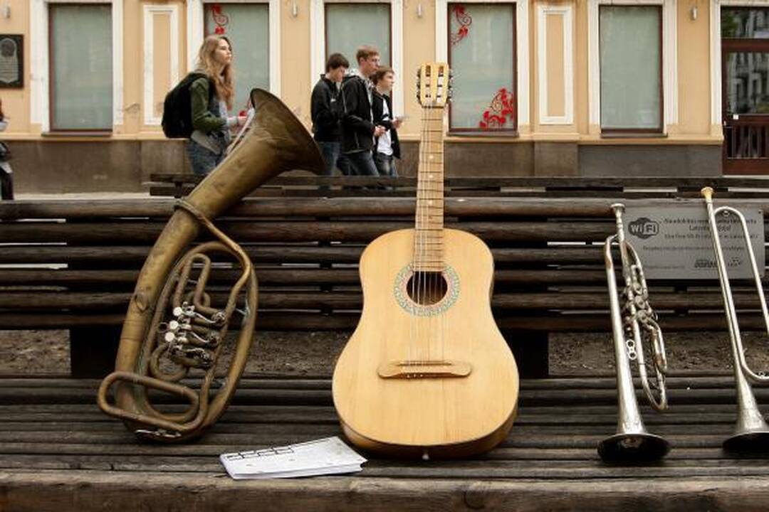 Nuo kultūringų muzikantų praeiviai nebėgo