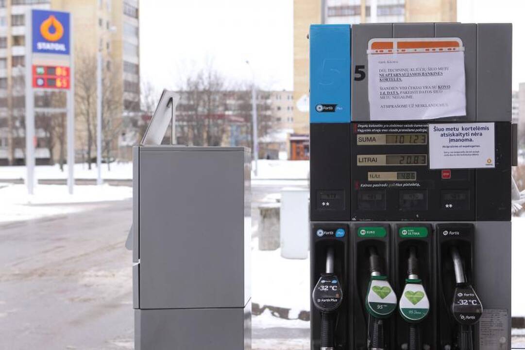 Degalinėse negalima mokėti kortelėmis, nusipirkti alkoholio