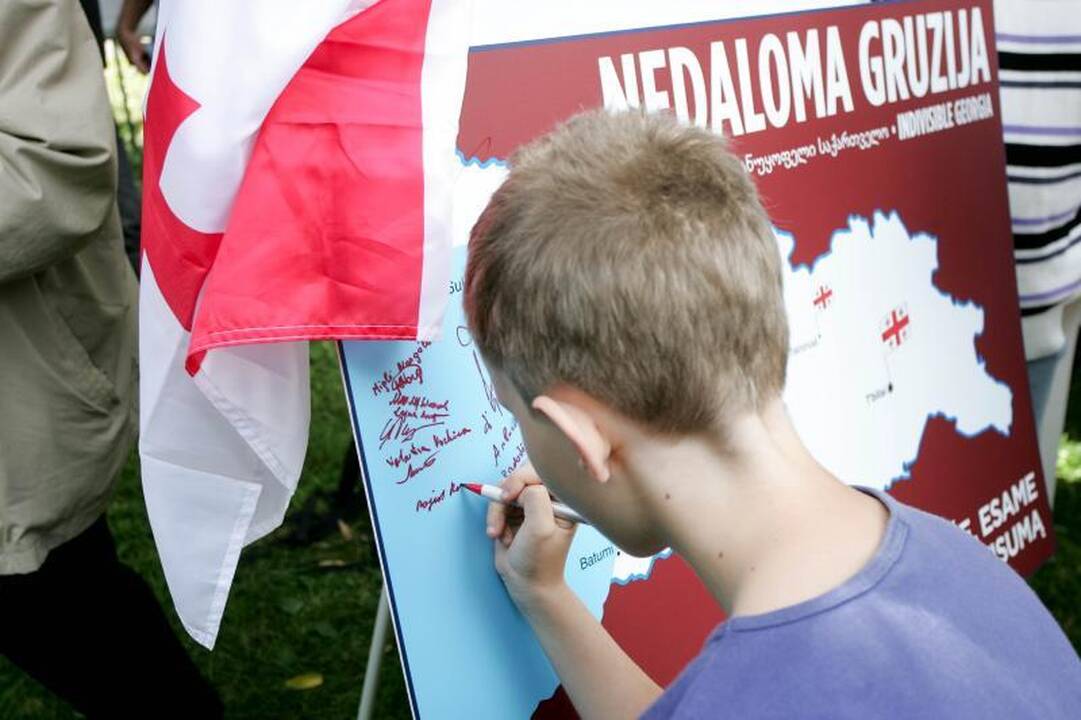 Konservatoriai prie Rusijos ambasados reiškė paramą Gruzijai