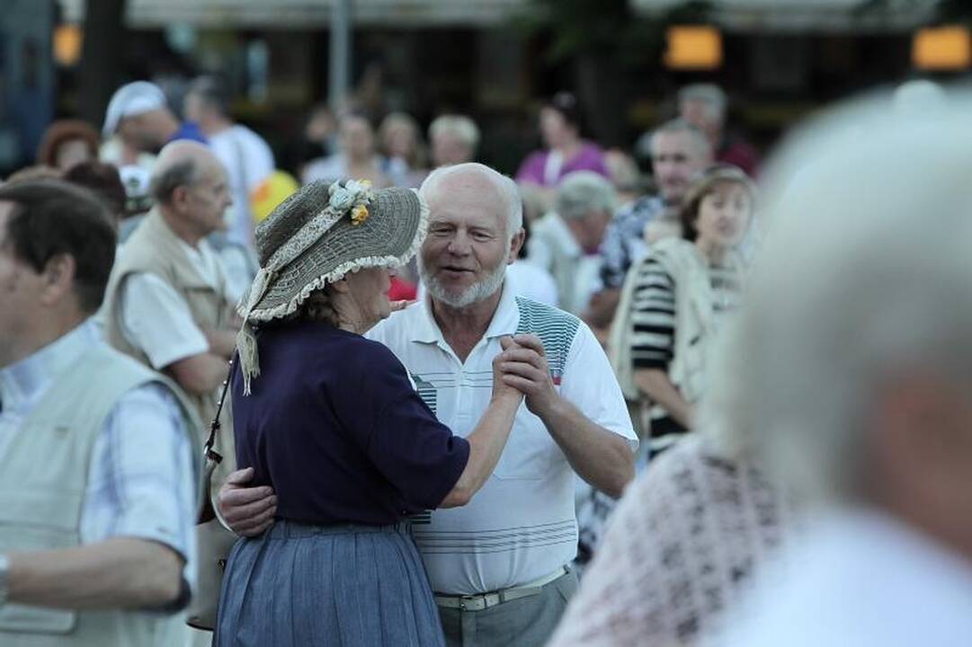 Jūros šventėje žavėjo nostalgiškos A.Lemano dainos