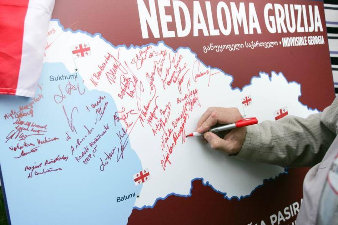 Konservatoriai prie Rusijos ambasados reiškė paramą Gruzijai