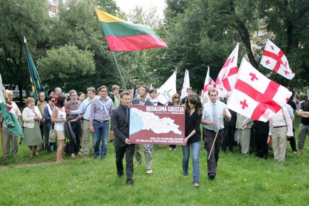 Konservatoriai prie Rusijos ambasados reiškė paramą Gruzijai