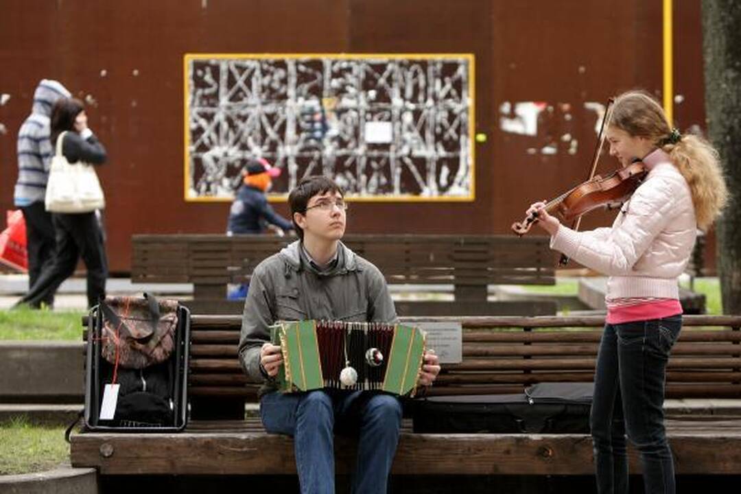 Nuo kultūringų muzikantų praeiviai nebėgo