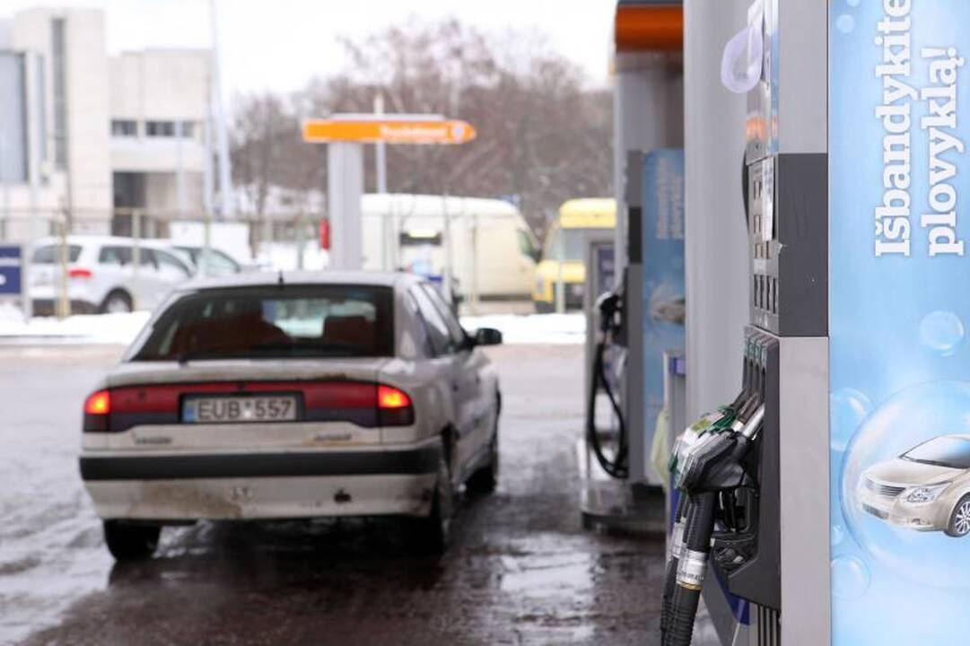 Degalinėse negalima mokėti kortelėmis, nusipirkti alkoholio