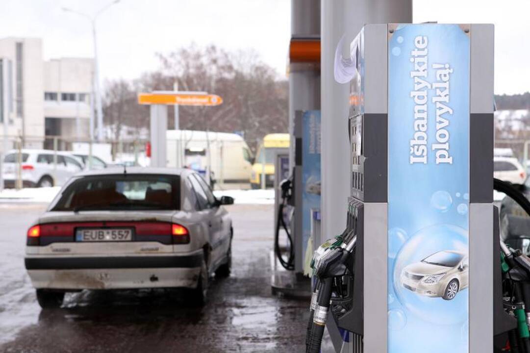Degalinėse negalima mokėti kortelėmis, nusipirkti alkoholio