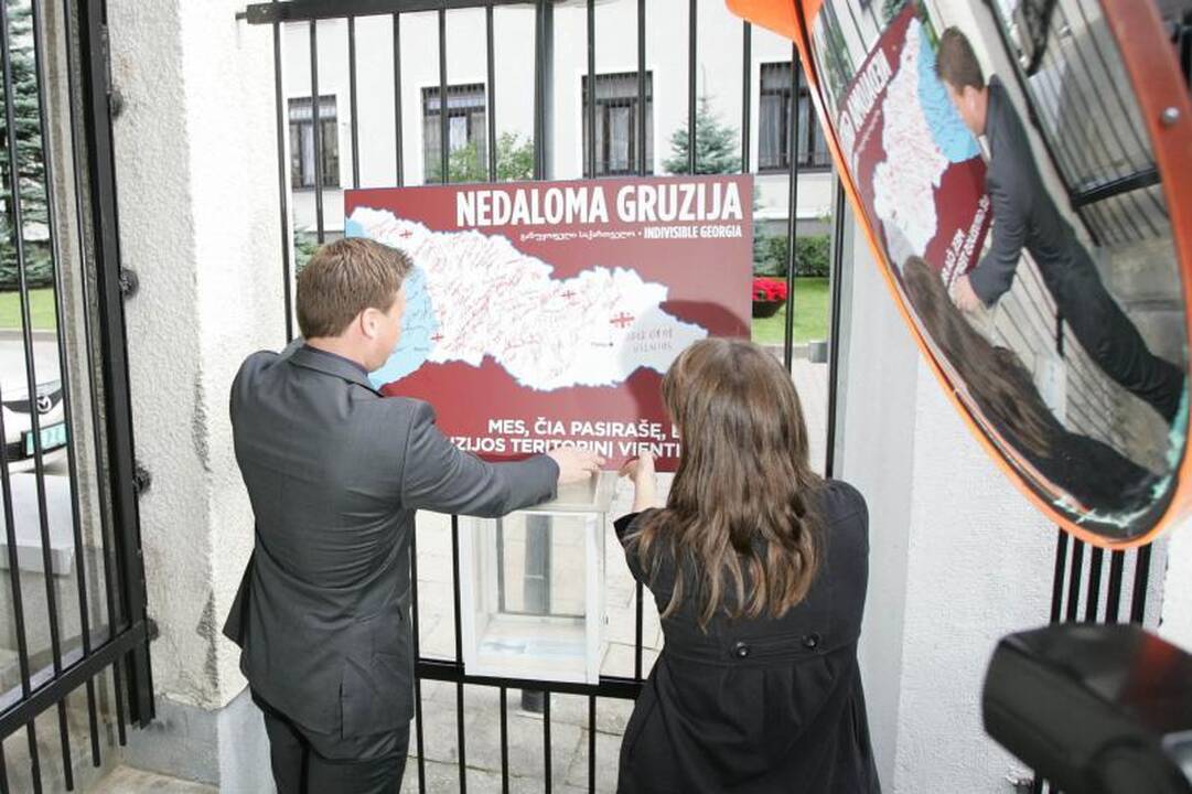 Konservatoriai prie Rusijos ambasados reiškė paramą Gruzijai
