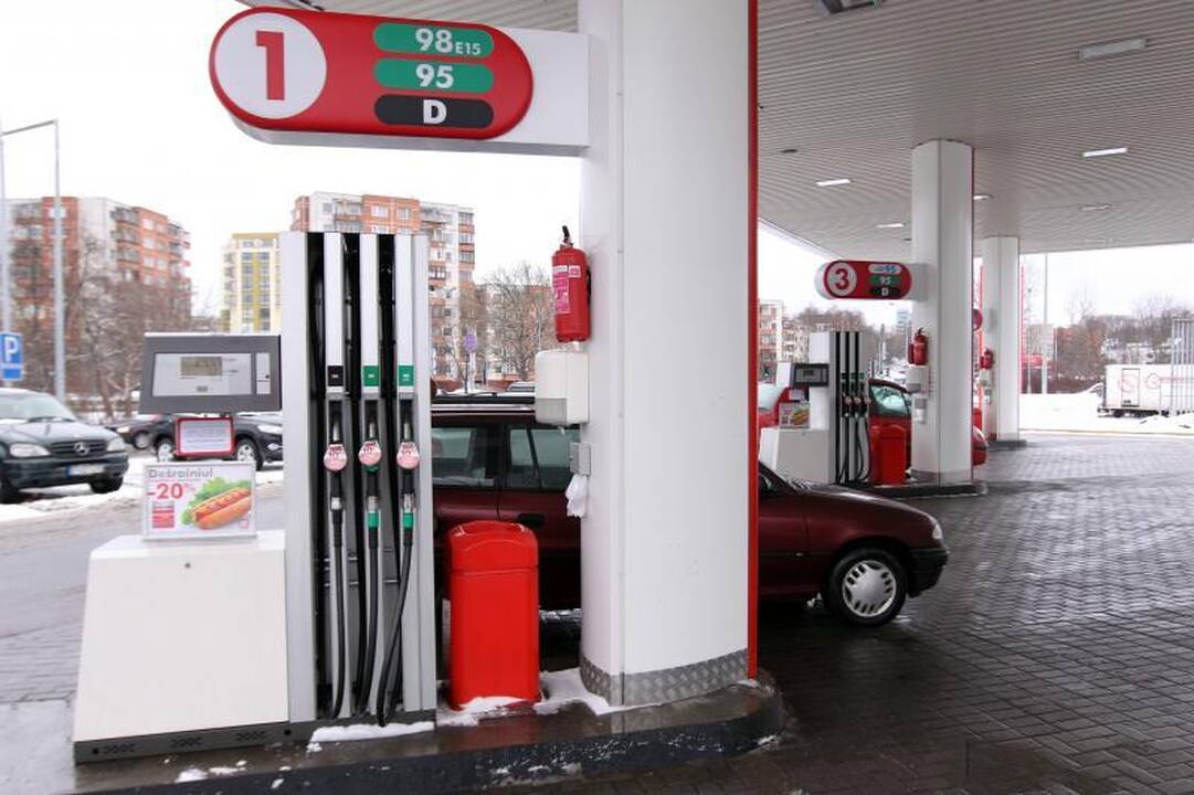 Degalinėse negalima mokėti kortelėmis, nusipirkti alkoholio
