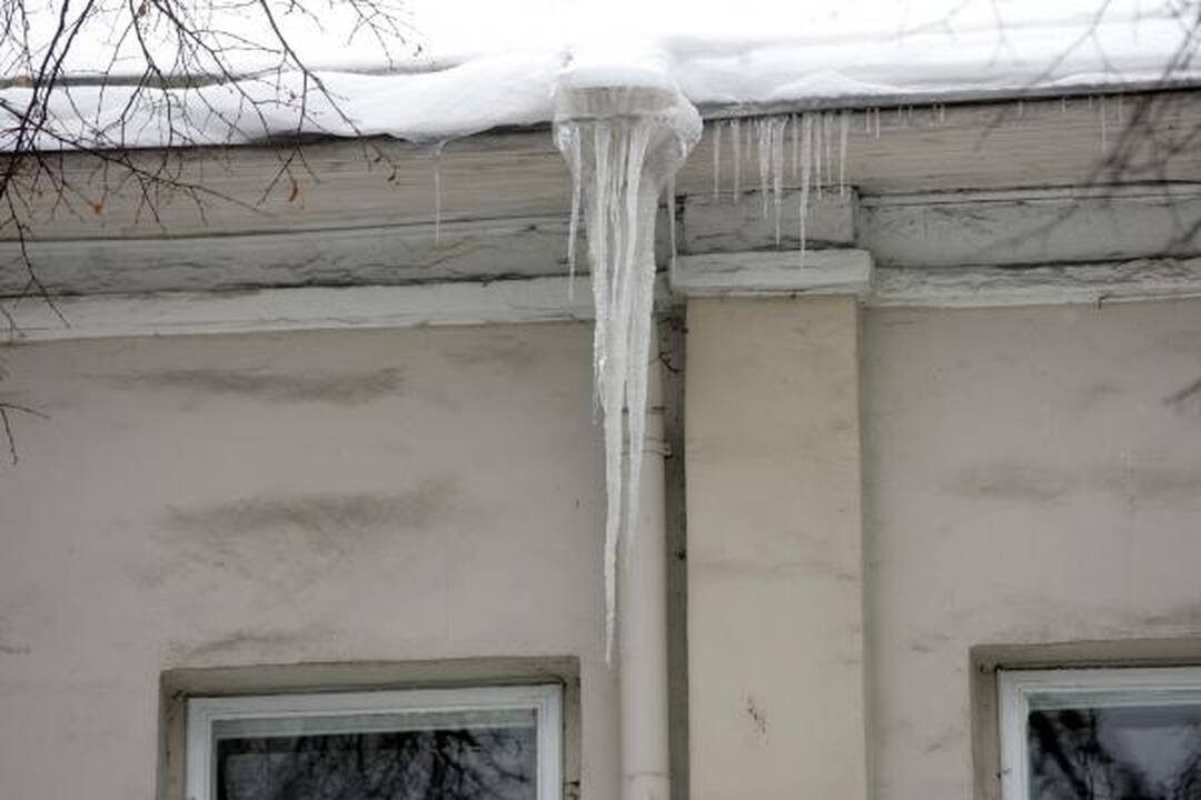 Stogus valykime patys, bet varveklių nejudinkime