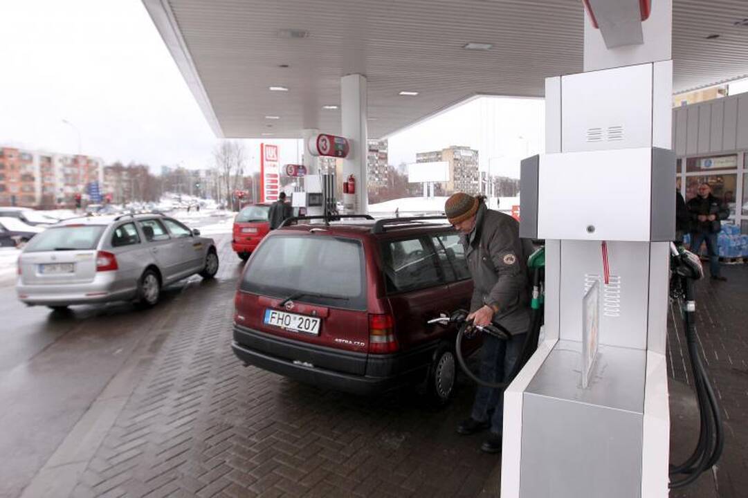 Degalinėse negalima mokėti kortelėmis, nusipirkti alkoholio