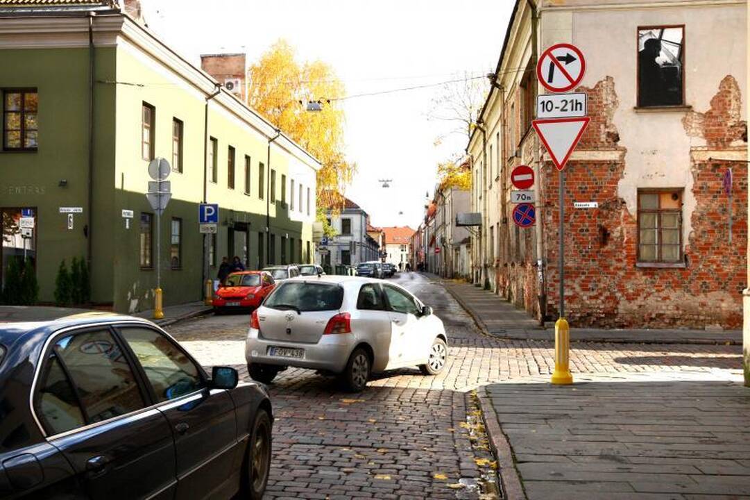 Atsargiai: prie Rotušės aikštės – nauji apribojimai vairuotojams