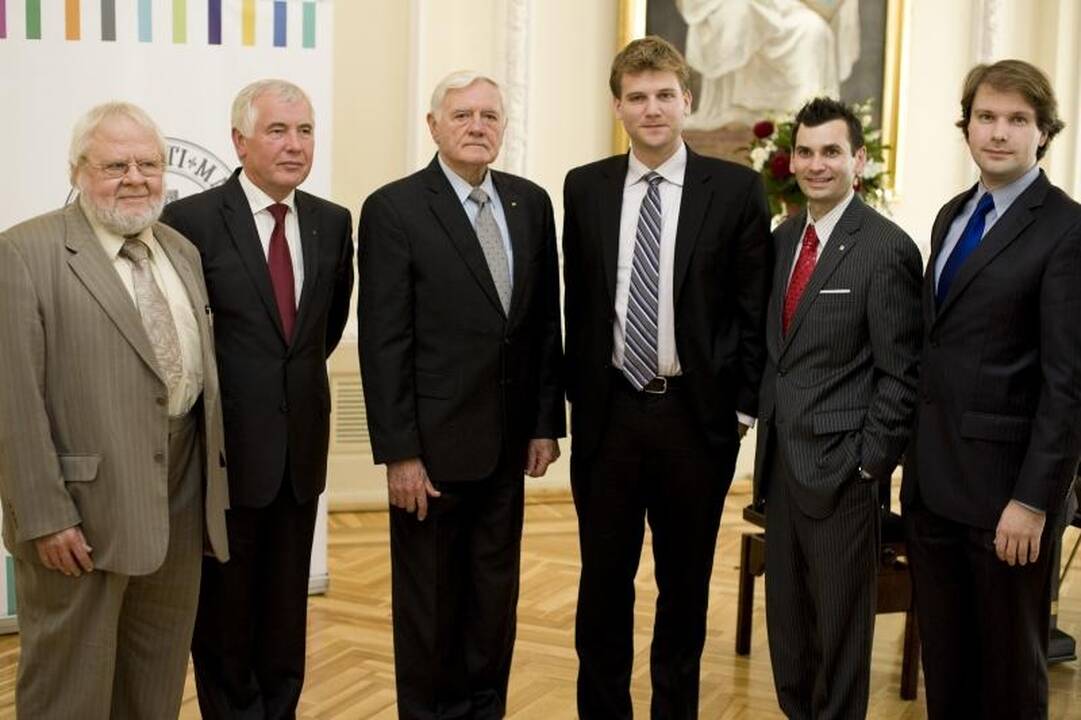 Istorinis įvykis: VDU atidarė atstovybę Vašingtone