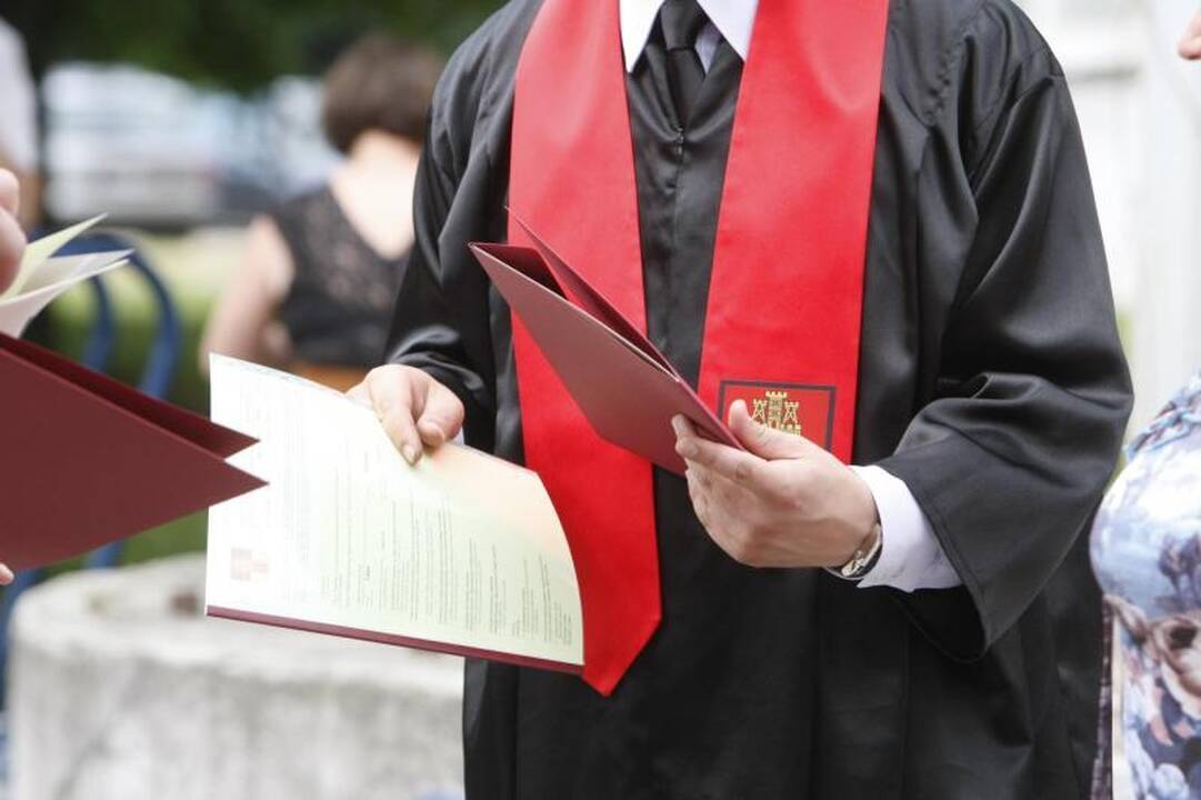 Klaipėdos universitete netyla absolventų šurmulys