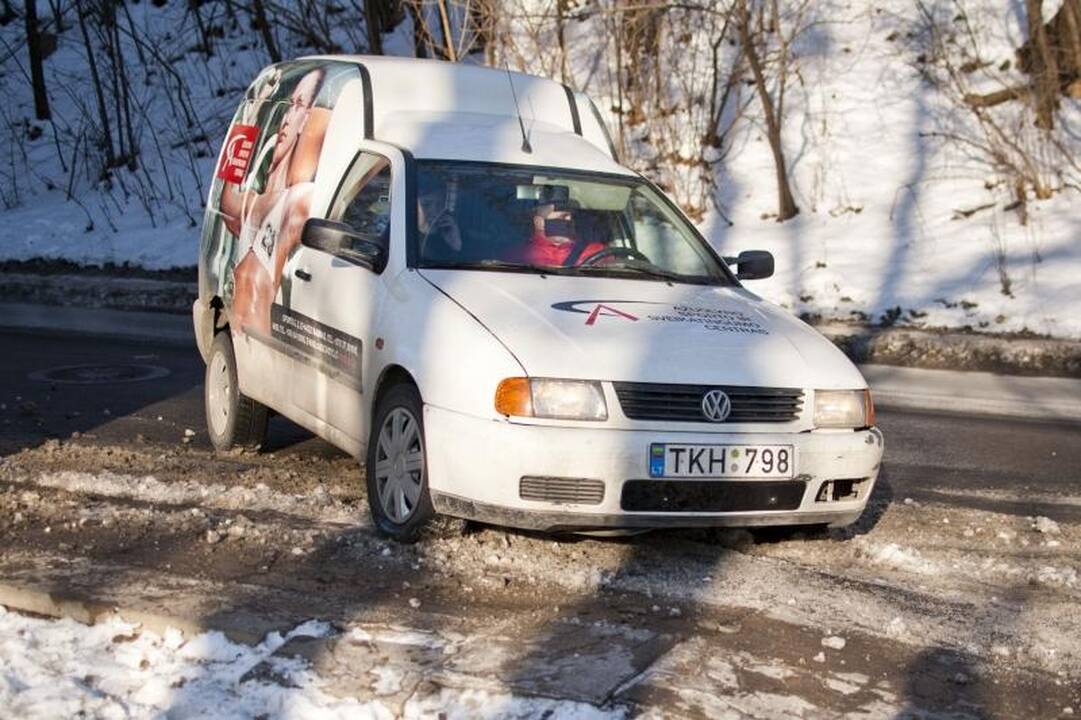 Policija dėl nelaimių Žemaičių gatvėje kaltina „Kauno vandenis“
