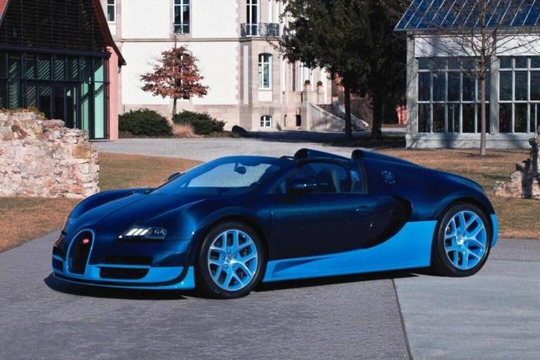 „Bugatti“ pradėjo reklamuoti greičiausią pasaulyje „roadsterį“