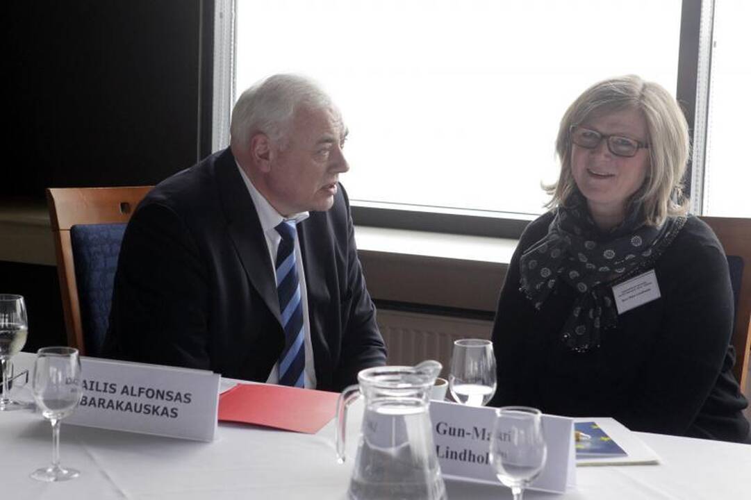 Ministerijos atstovė: vyrai nenoriai pripažįsta, kad buvo parduoti