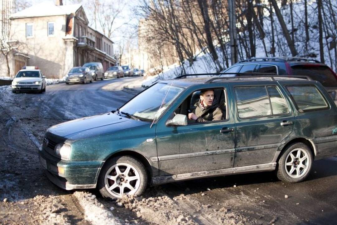 Policija dėl nelaimių Žemaičių gatvėje kaltina „Kauno vandenis“