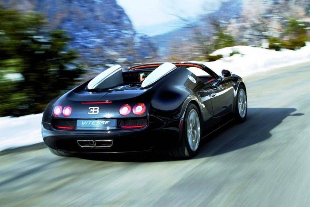 „Bugatti“ pradėjo reklamuoti greičiausią pasaulyje „roadsterį“