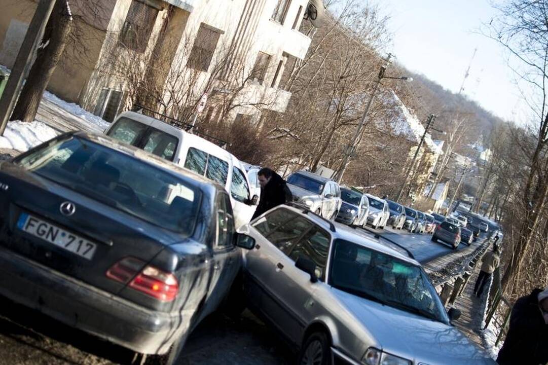 Policija dėl nelaimių Žemaičių gatvėje kaltina „Kauno vandenis“