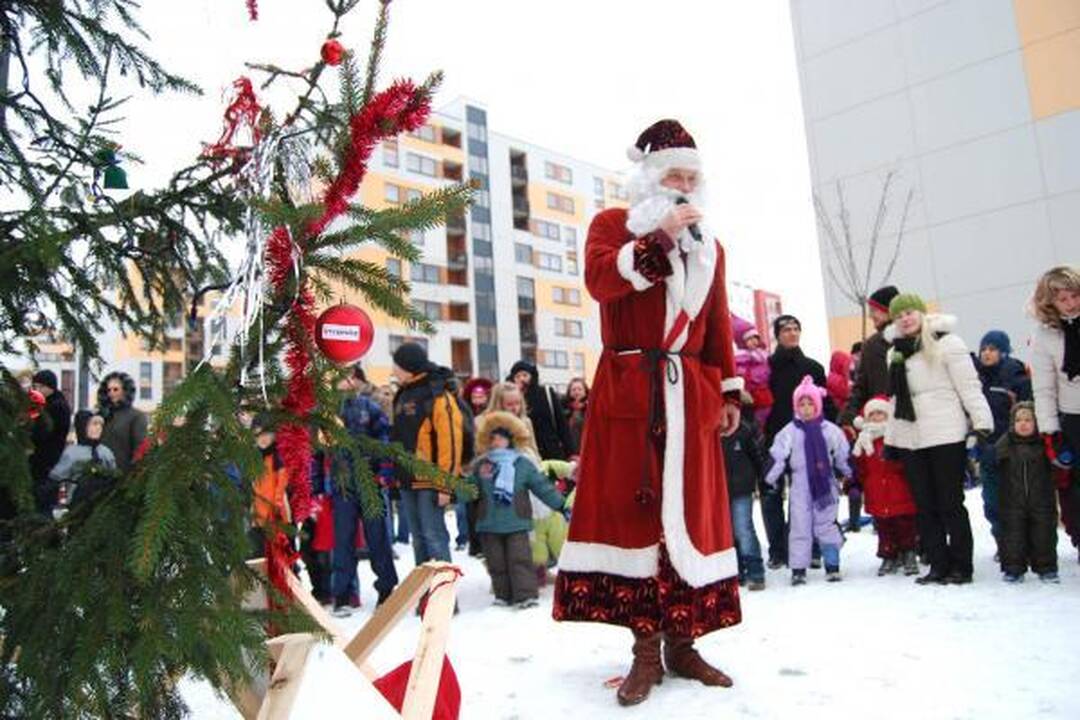 Kalėdų eglės įžiebtos devyniose Vilniaus seniūnijose