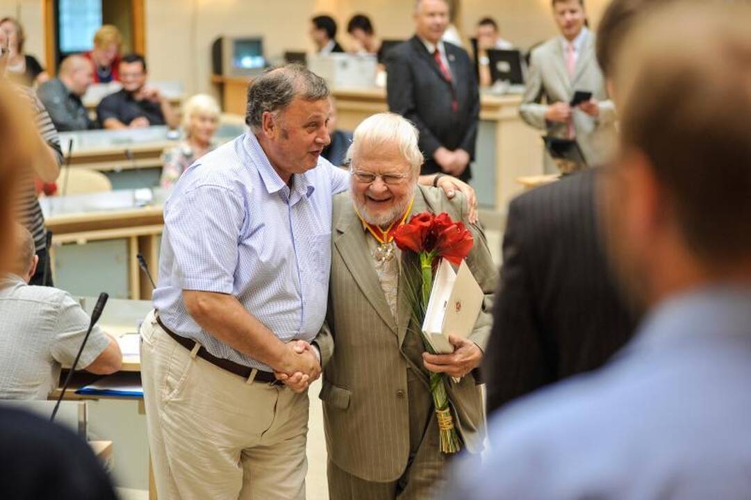 Profesoriui A.A.Avižieniui įteiktas Santakos garbės ženklas