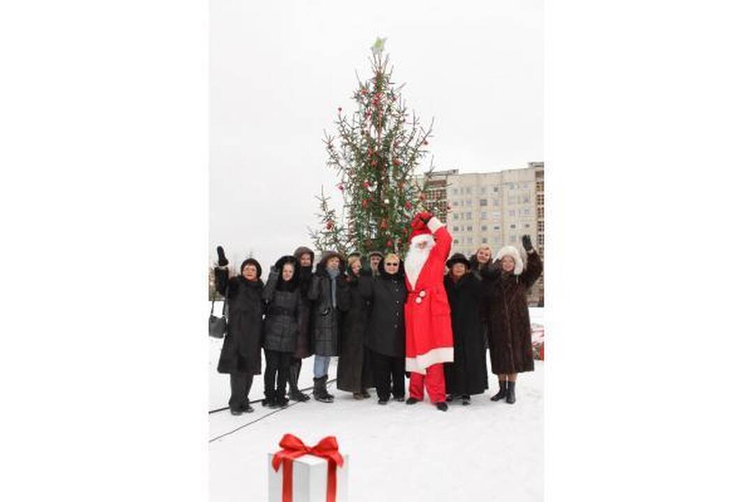Kalėdų eglės įžiebtos devyniose Vilniaus seniūnijose