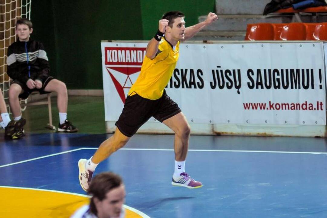 Sostinės gimnazistai kūrė „šviečiančias“ drabužių kolekcijas