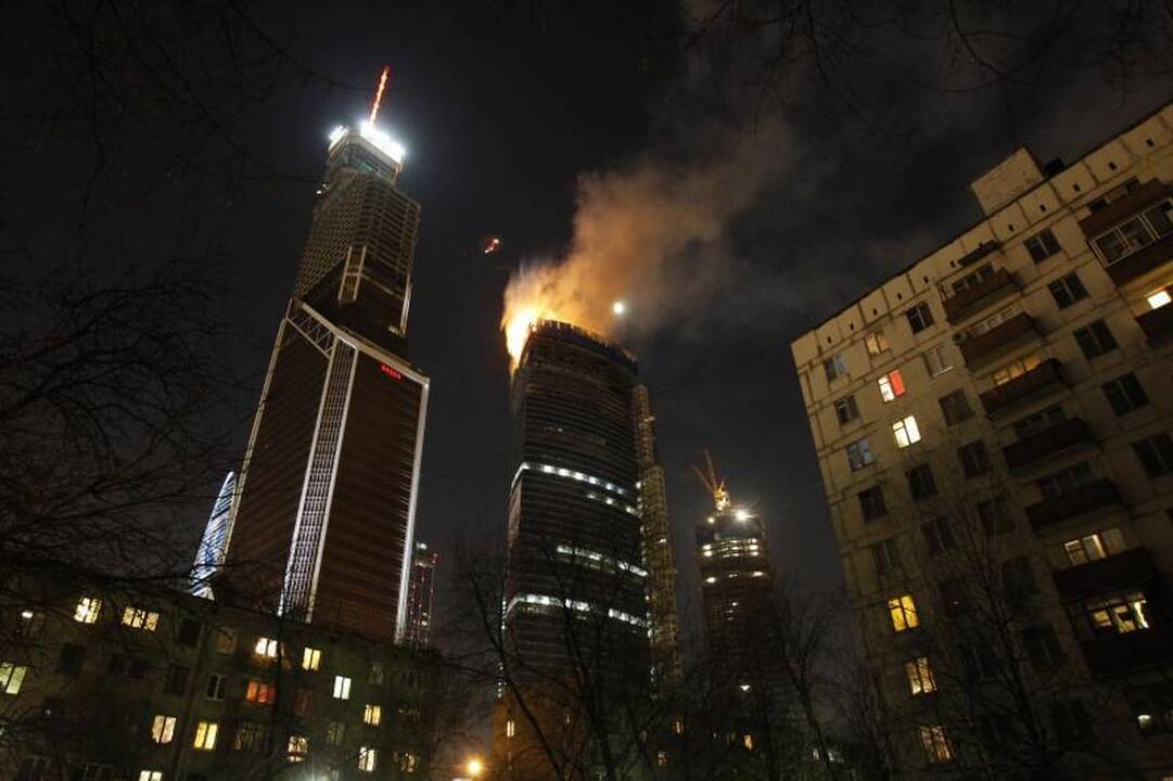 Liepsnojo Maskvos dangoraižis „Moskva-siti“