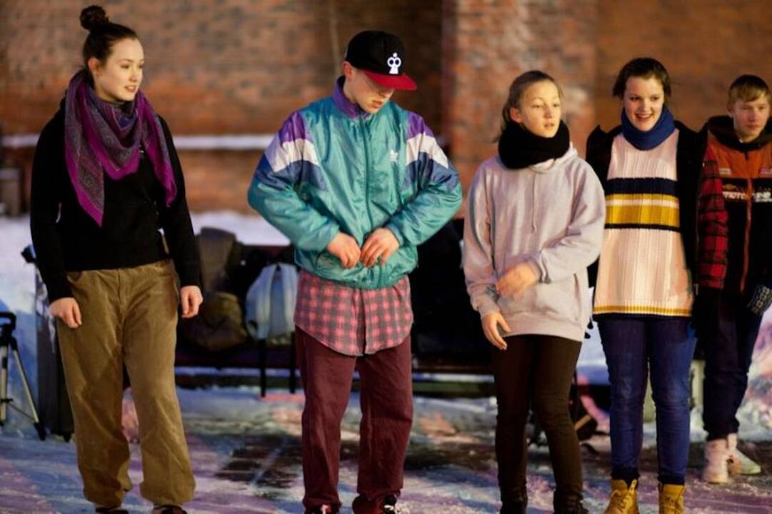 Gatvės  šokėjus  žiemą sušildo muzika   
