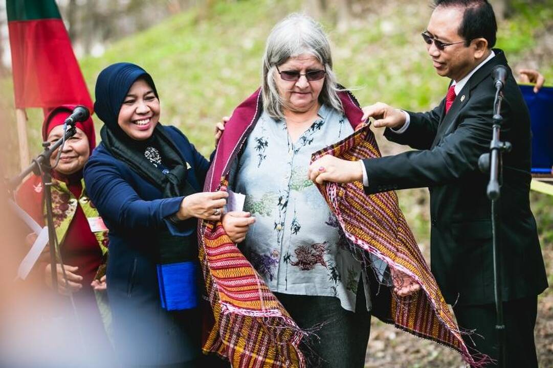 B. Galdikas į Lietuvą iš Indonezijos sugrįžo sodinti ąžuolų