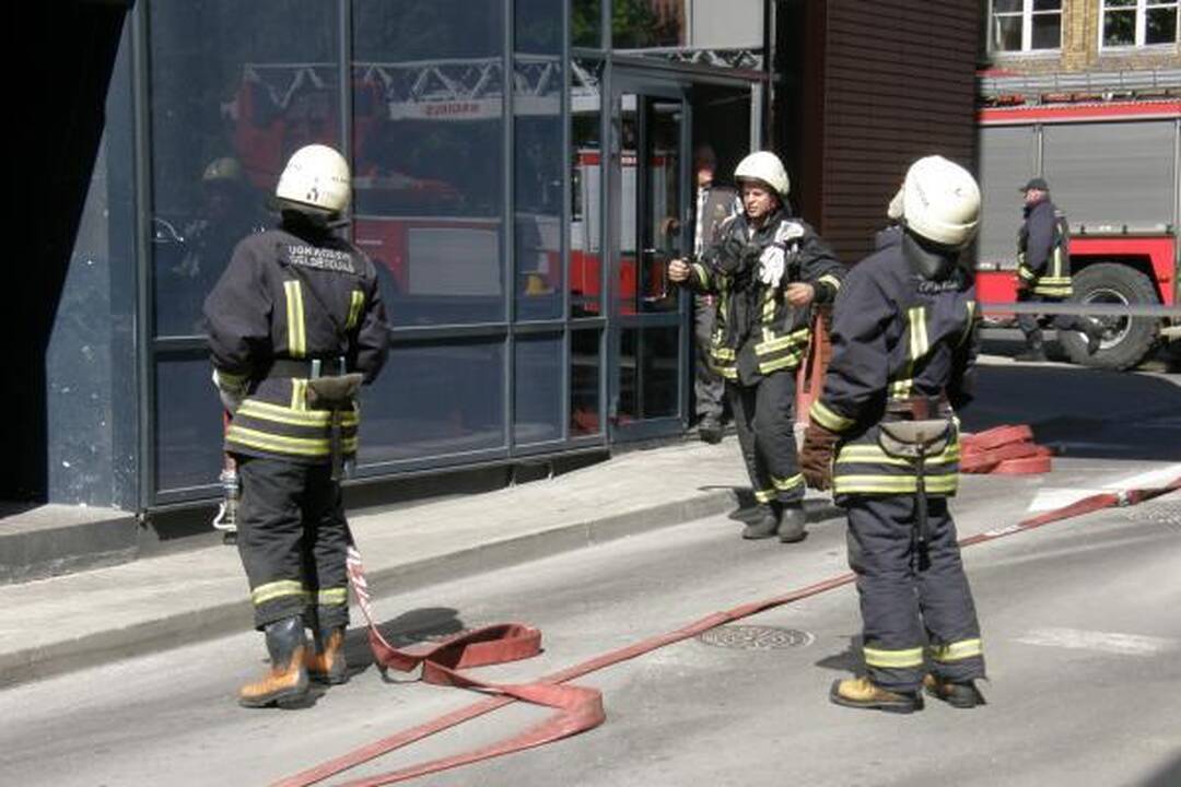 Dūmai iš „K centro“ balkono ant kojų sukėlė ugniagesius