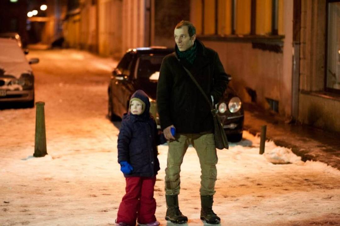 Gatvės  šokėjus  žiemą sušildo muzika   