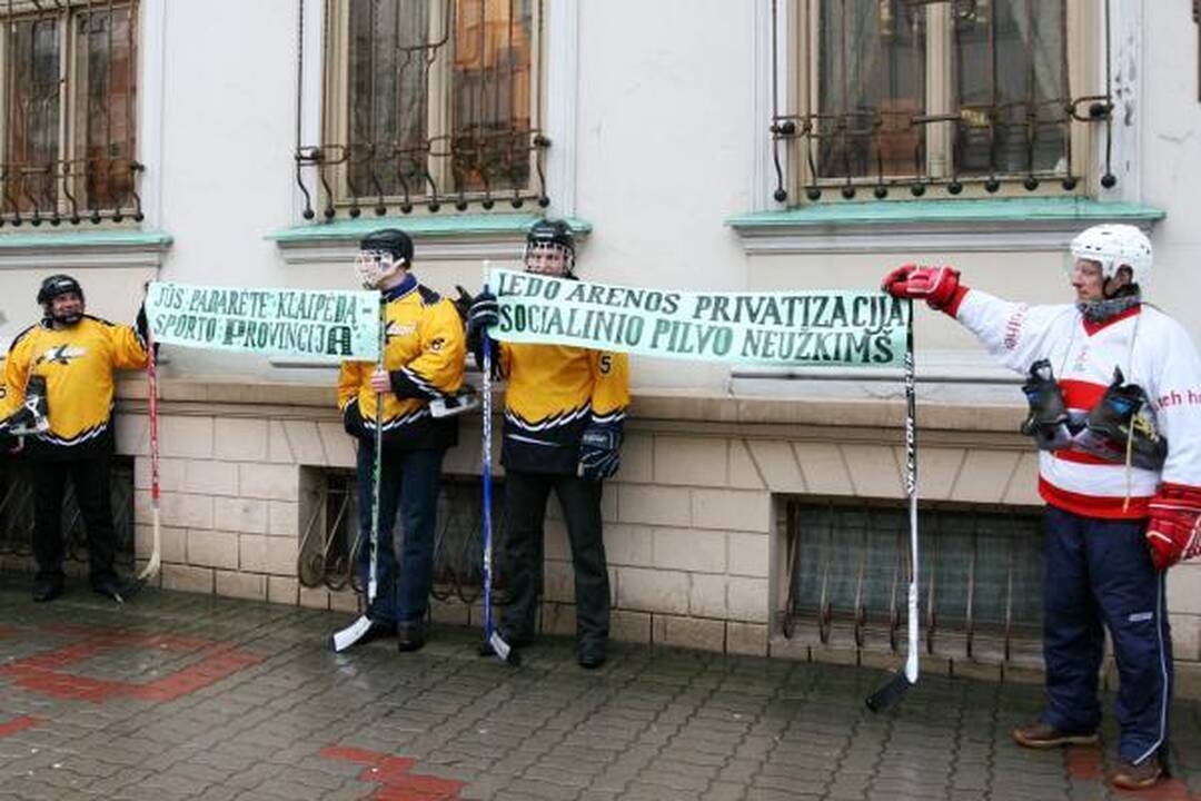 Klaipėdos ledo ritulininkai prašo valdžios dėmesio