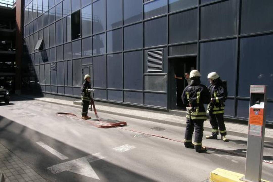 Dūmai iš „K centro“ balkono ant kojų sukėlė ugniagesius