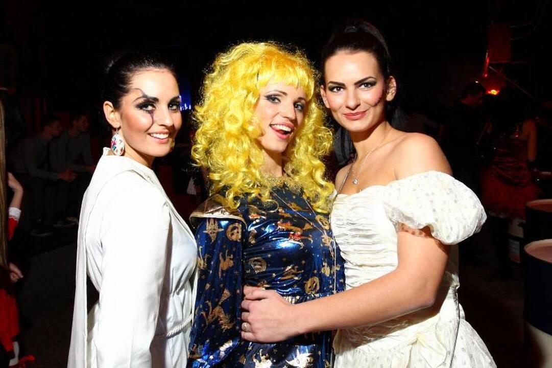 Helovino naktį Kaune vampyrai šokdino raganas 