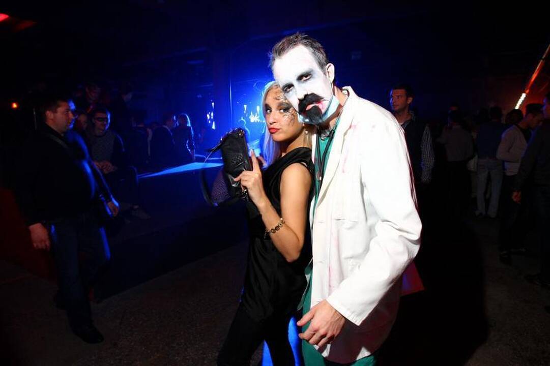Helovino naktį Kaune vampyrai šokdino raganas 