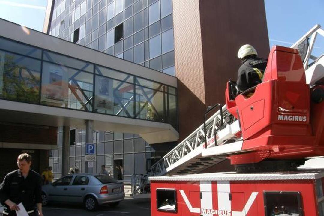 Dūmai iš „K centro“ balkono ant kojų sukėlė ugniagesius