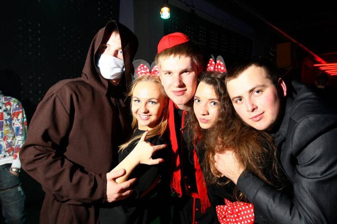 Helovino naktį Kaune vampyrai šokdino raganas 