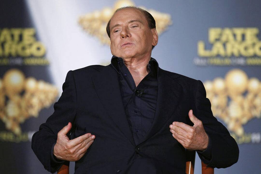 Berlusconi pasitraukimas bus smūgis jo šeimos verslui