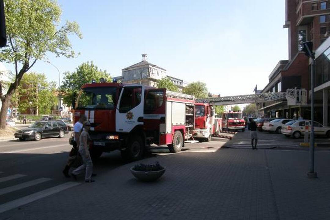 Dūmai iš „K centro“ balkono ant kojų sukėlė ugniagesius