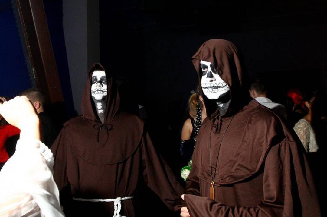 Helovino naktį Kaune vampyrai šokdino raganas 