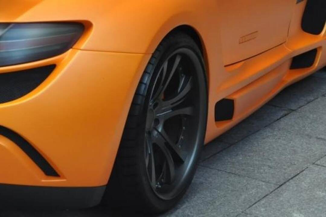 Akims paganyti: kokiais superautomobiliais puikuojasi arabai?