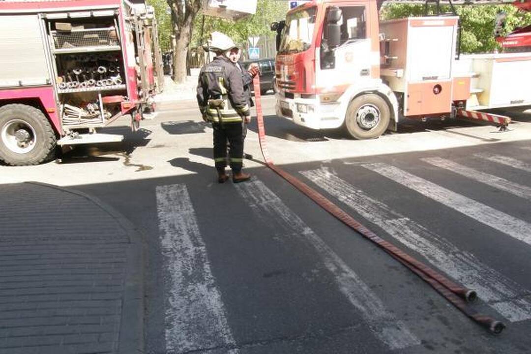 Dūmai iš „K centro“ balkono ant kojų sukėlė ugniagesius