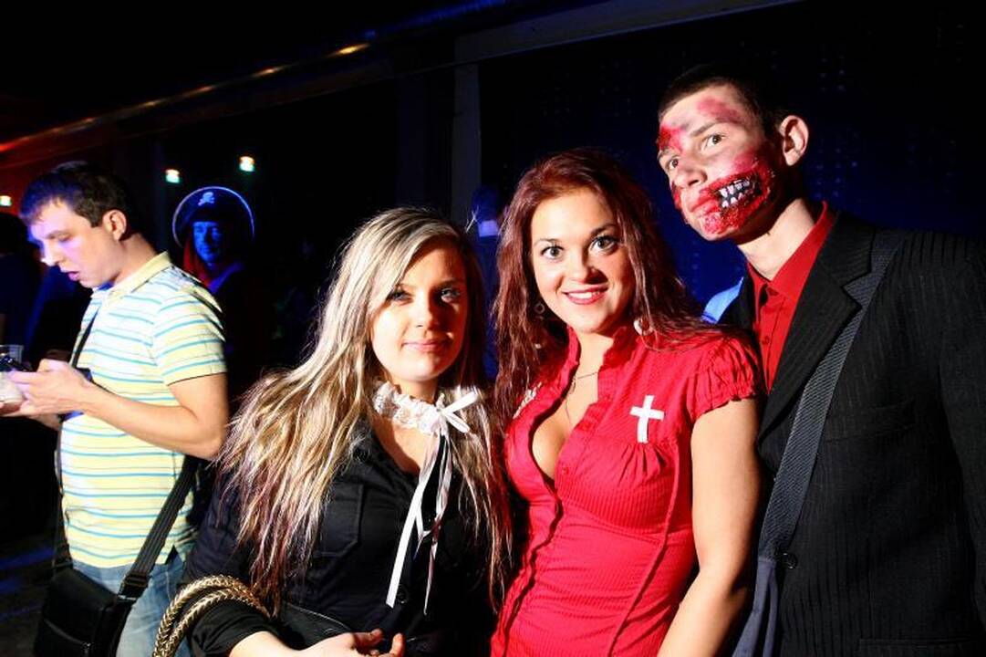 Helovino naktį Kaune vampyrai šokdino raganas 