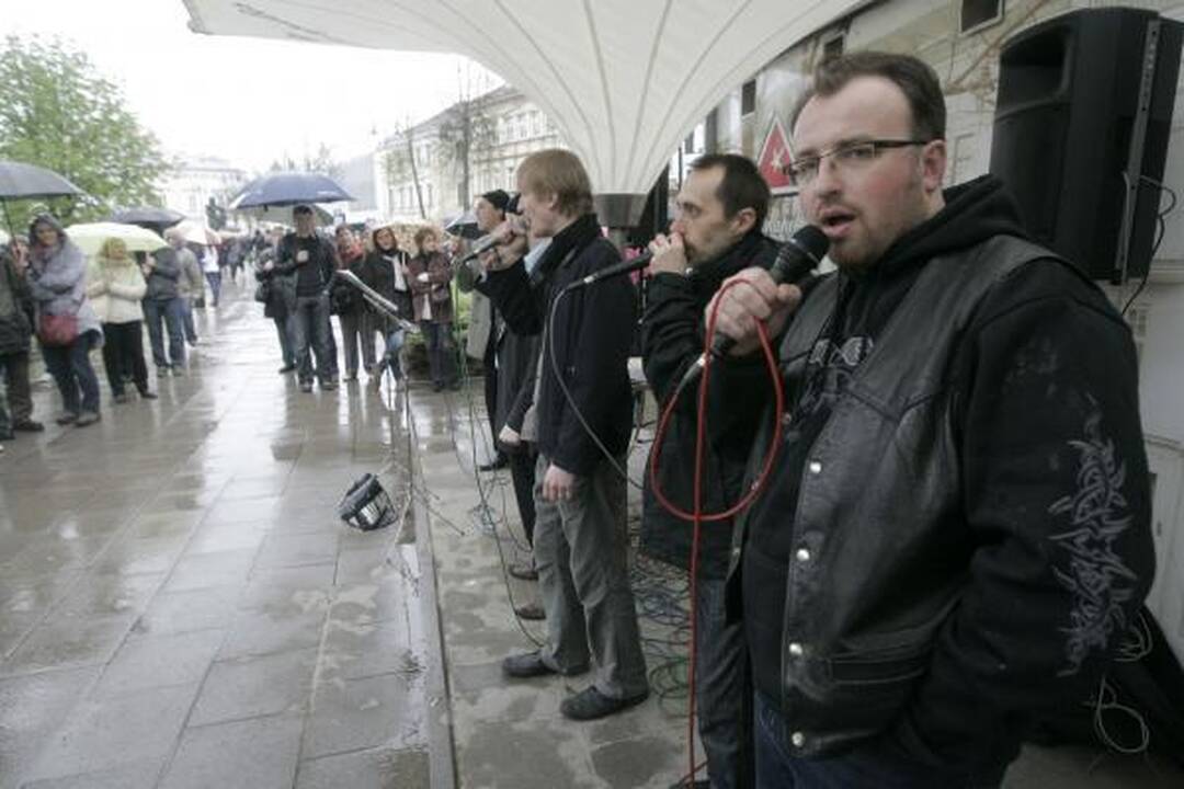 „Gatvės muzikos dienos" dalyvius išbaidė lietus