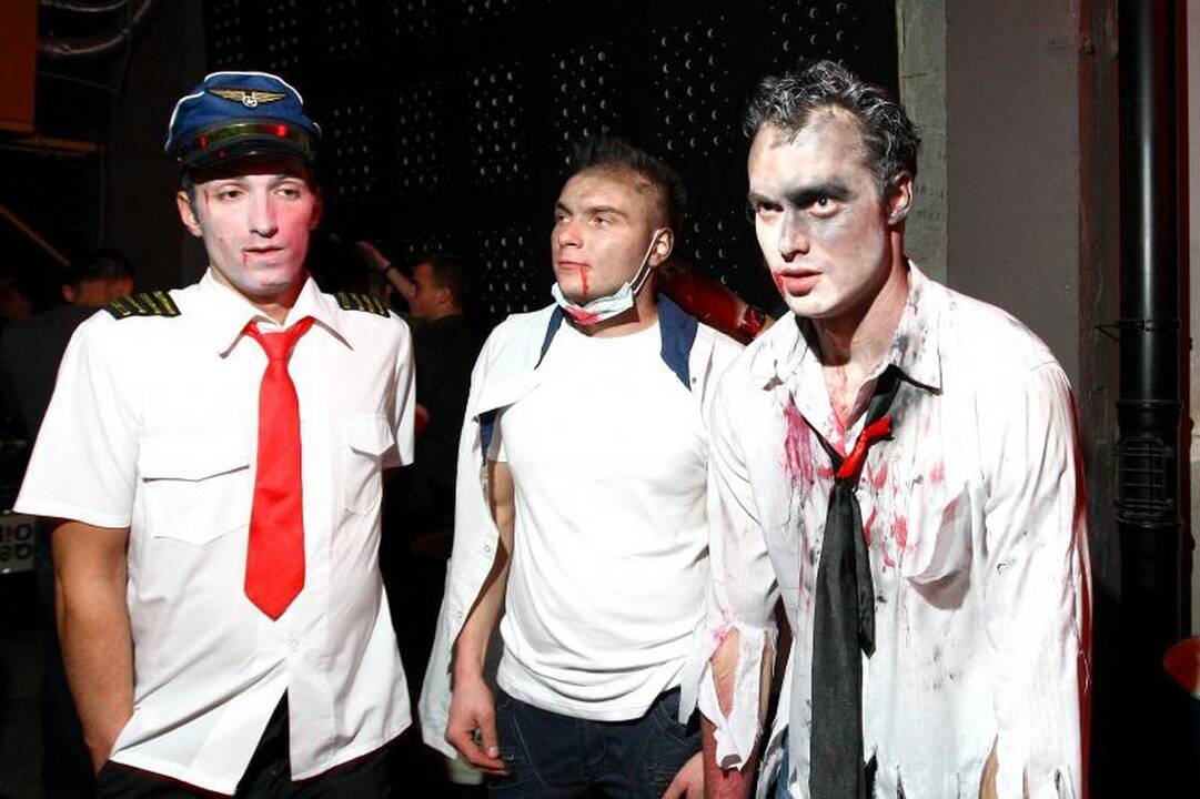 Helovino naktį Kaune vampyrai šokdino raganas 