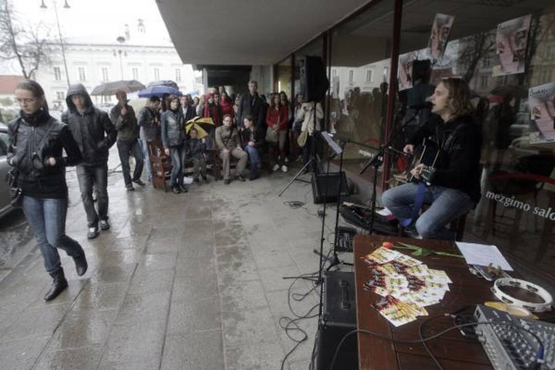 „Gatvės muzikos dienos" dalyvius išbaidė lietus
