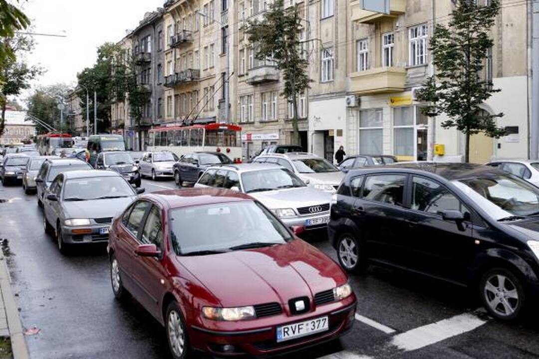 Dėl uždaryto Gedimino prospekto centre susidarė spūstys (papildyta)
