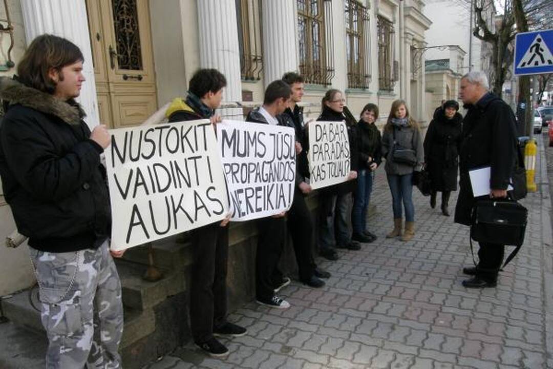 Klaipėdiečiai protestavo prieš gėjų eitynes (papildyta)