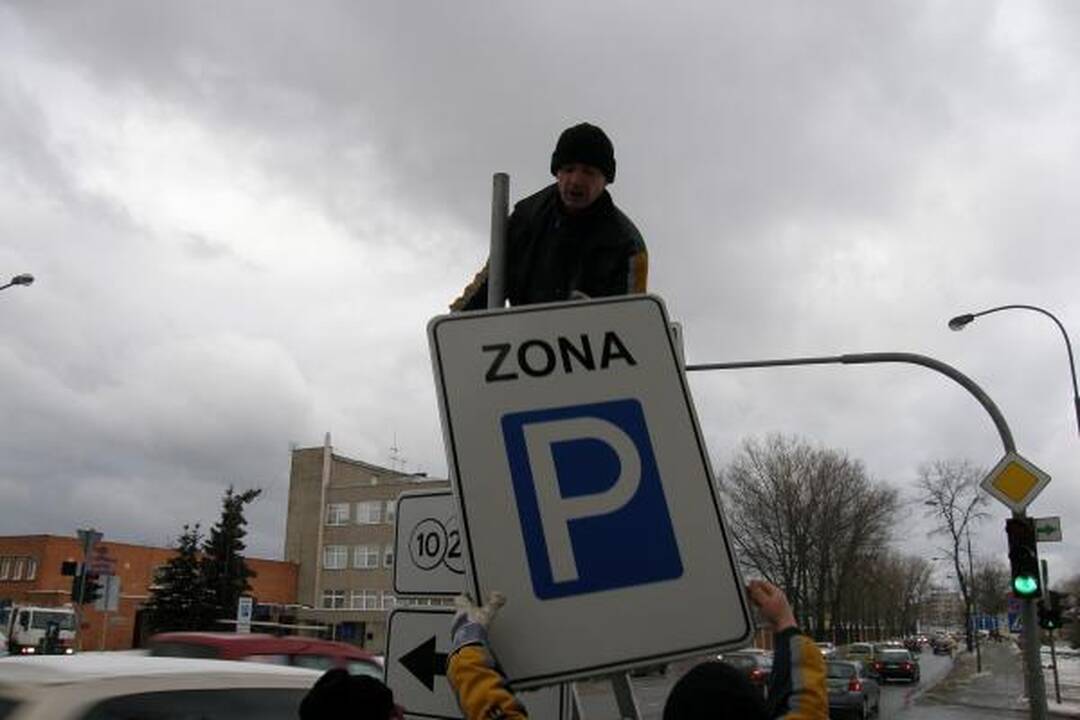 Apie mokamą stovėjimą jau informuoja ženklai