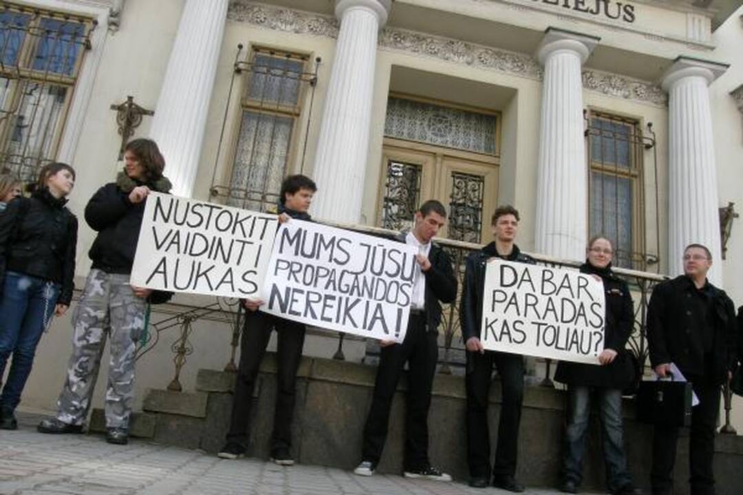 Klaipėdiečiai protestavo prieš gėjų eitynes (papildyta)